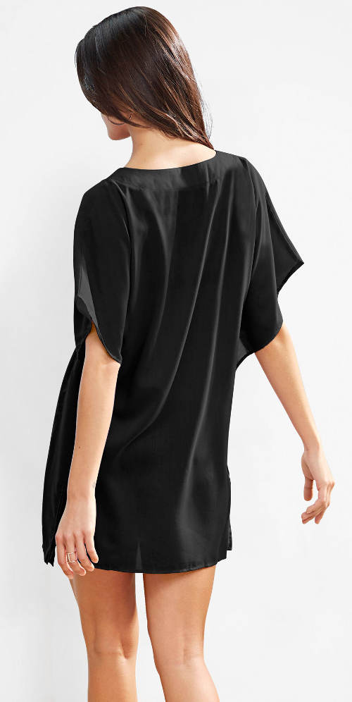 Jednofarebné čierne plážové mini šaty