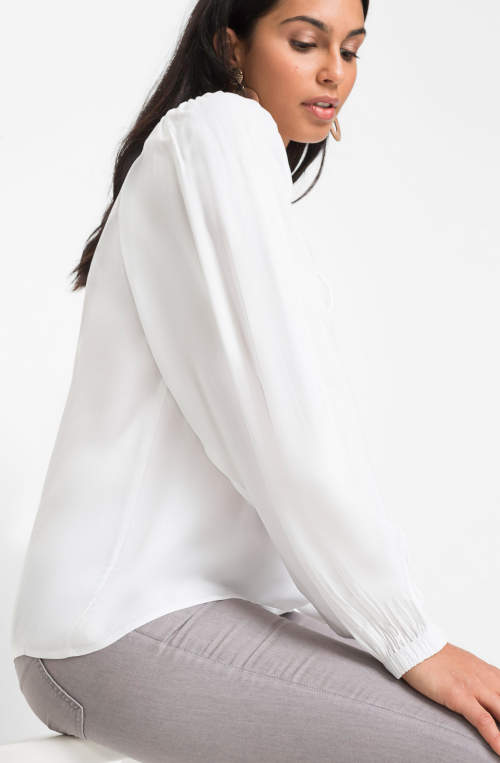Jednofarebná biela tunika s dlhým rukávom